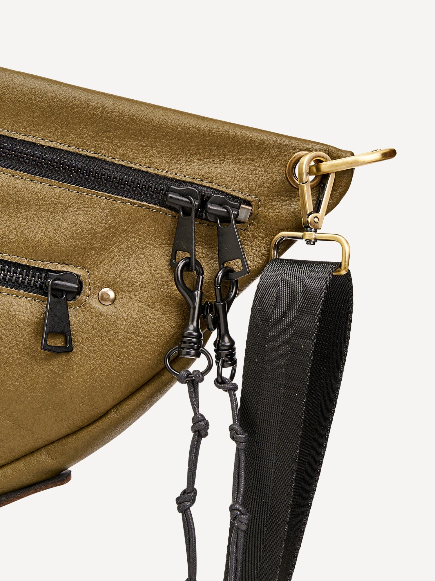 רותי | תיק צד פאוץ' מעור נאפה | זית