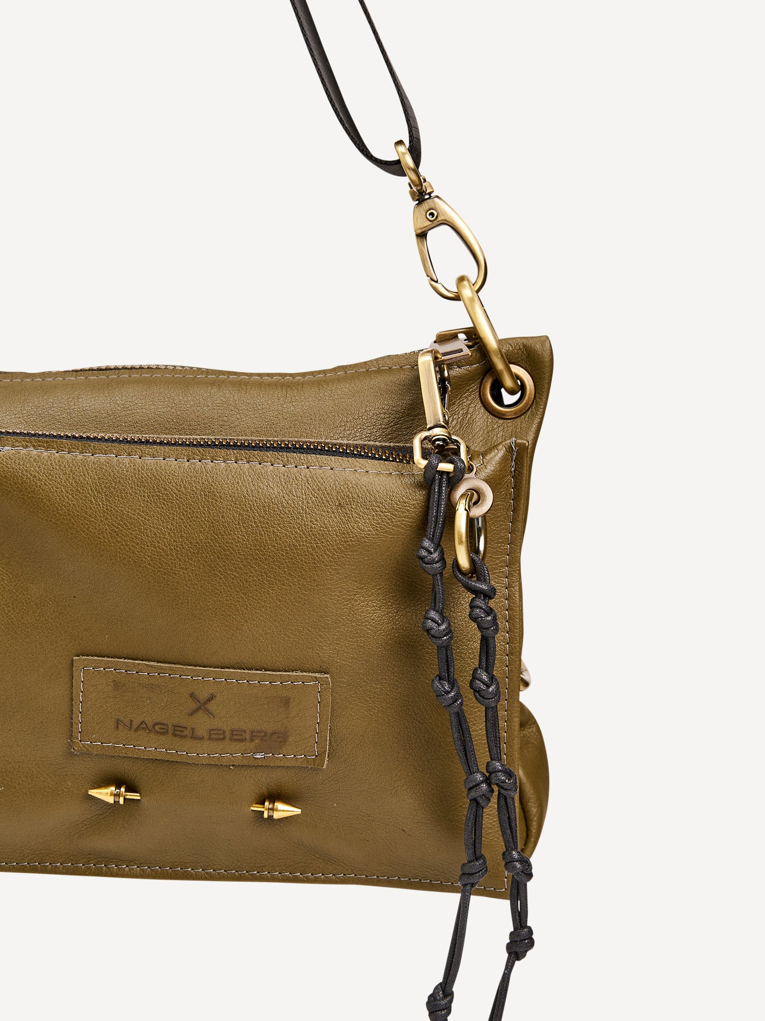 אילונה | תיק צד עם כיסים חיצוניים | נאפה זית