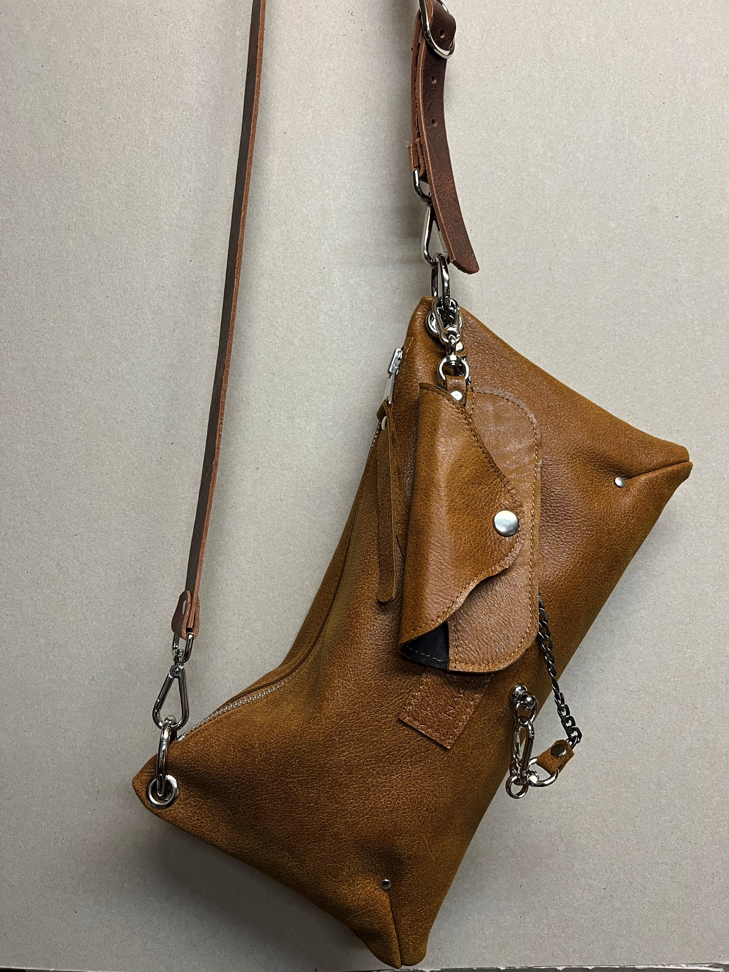 סוניה | תיק צד מעור עם שרשרת | חום כאמל