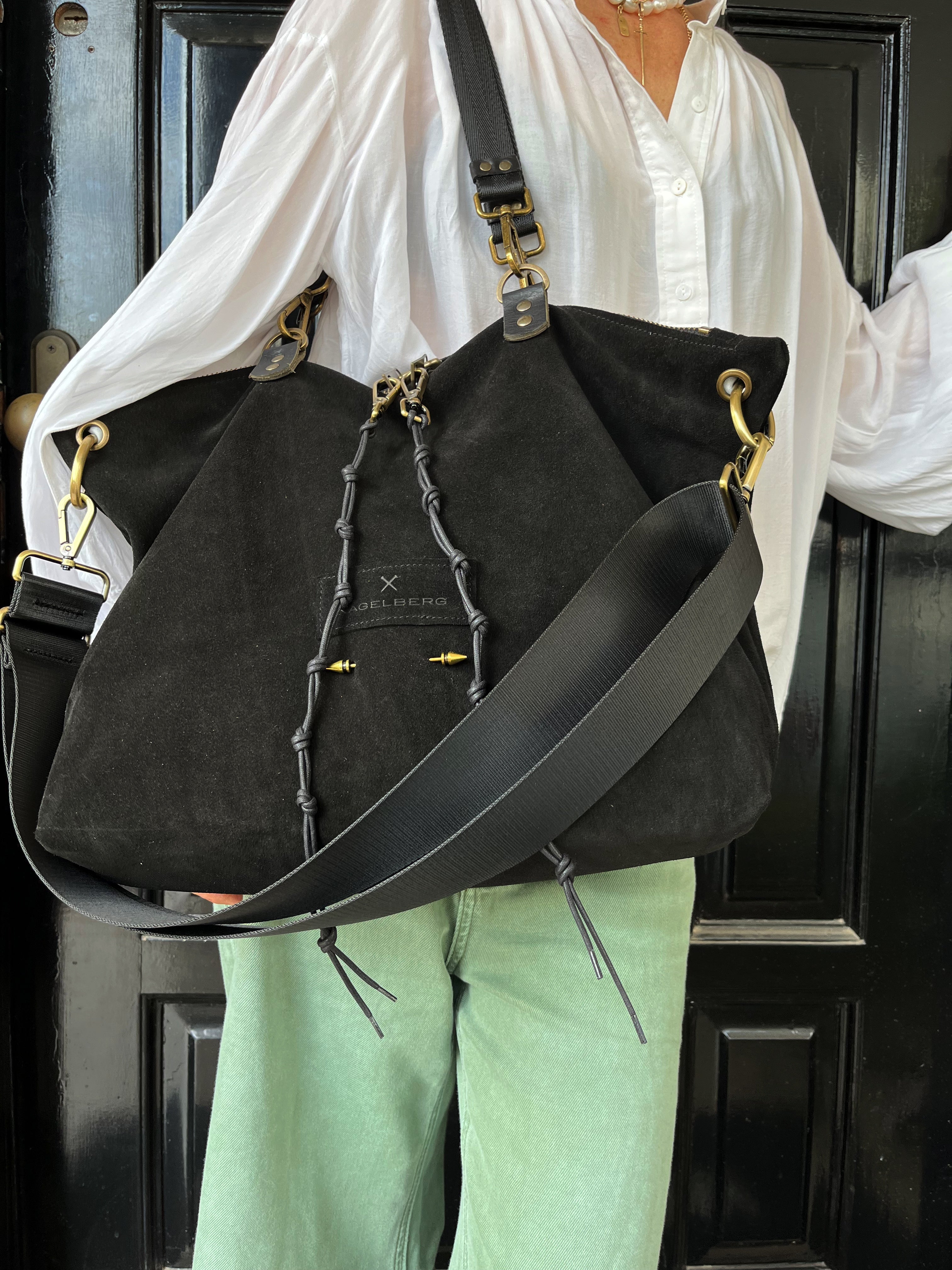 תמי | תיק עבודה גדול עם רוכסן | זמש שחור