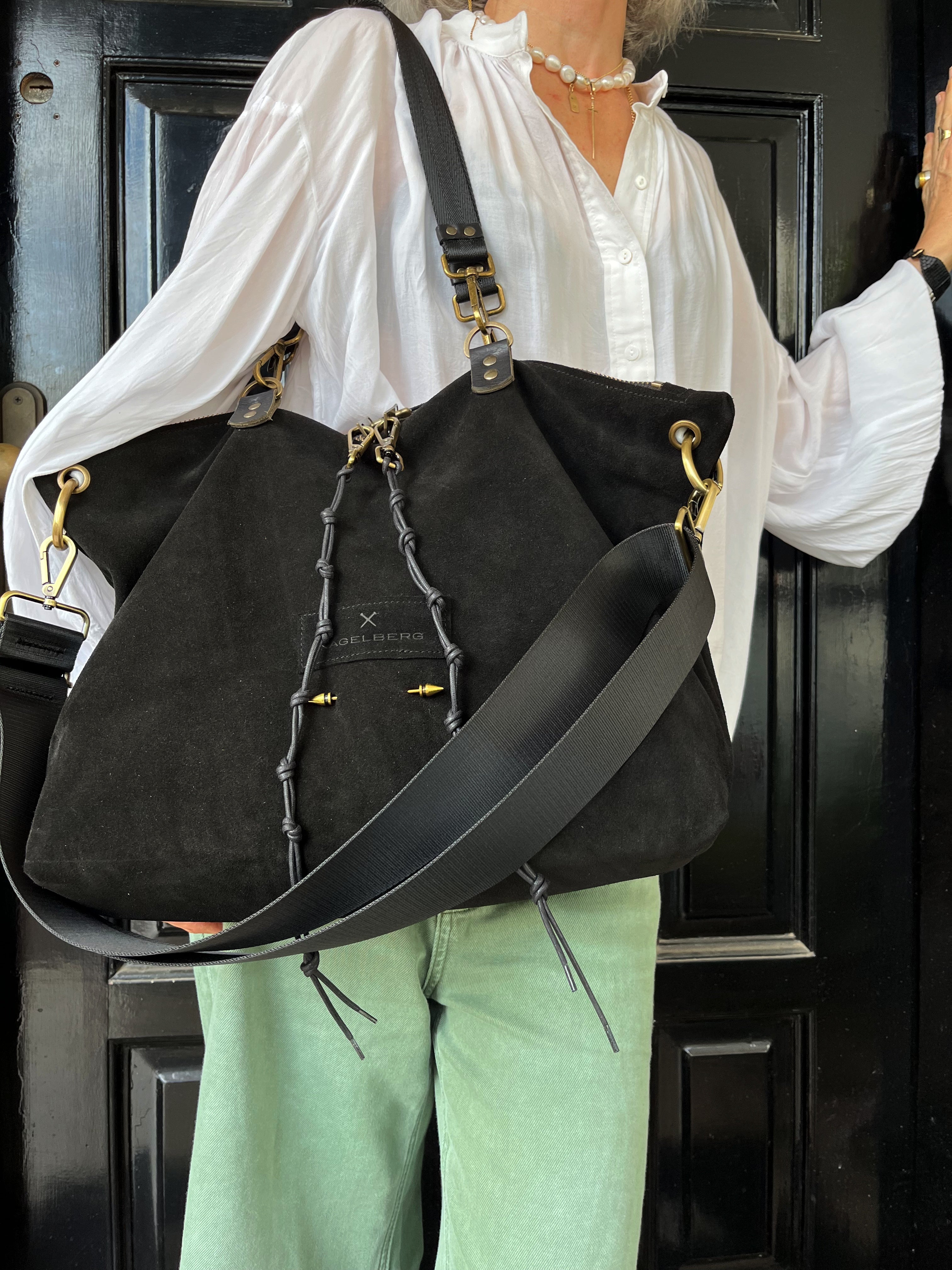 תמי | תיק עבודה גדול עם רוכסן | זמש שחור