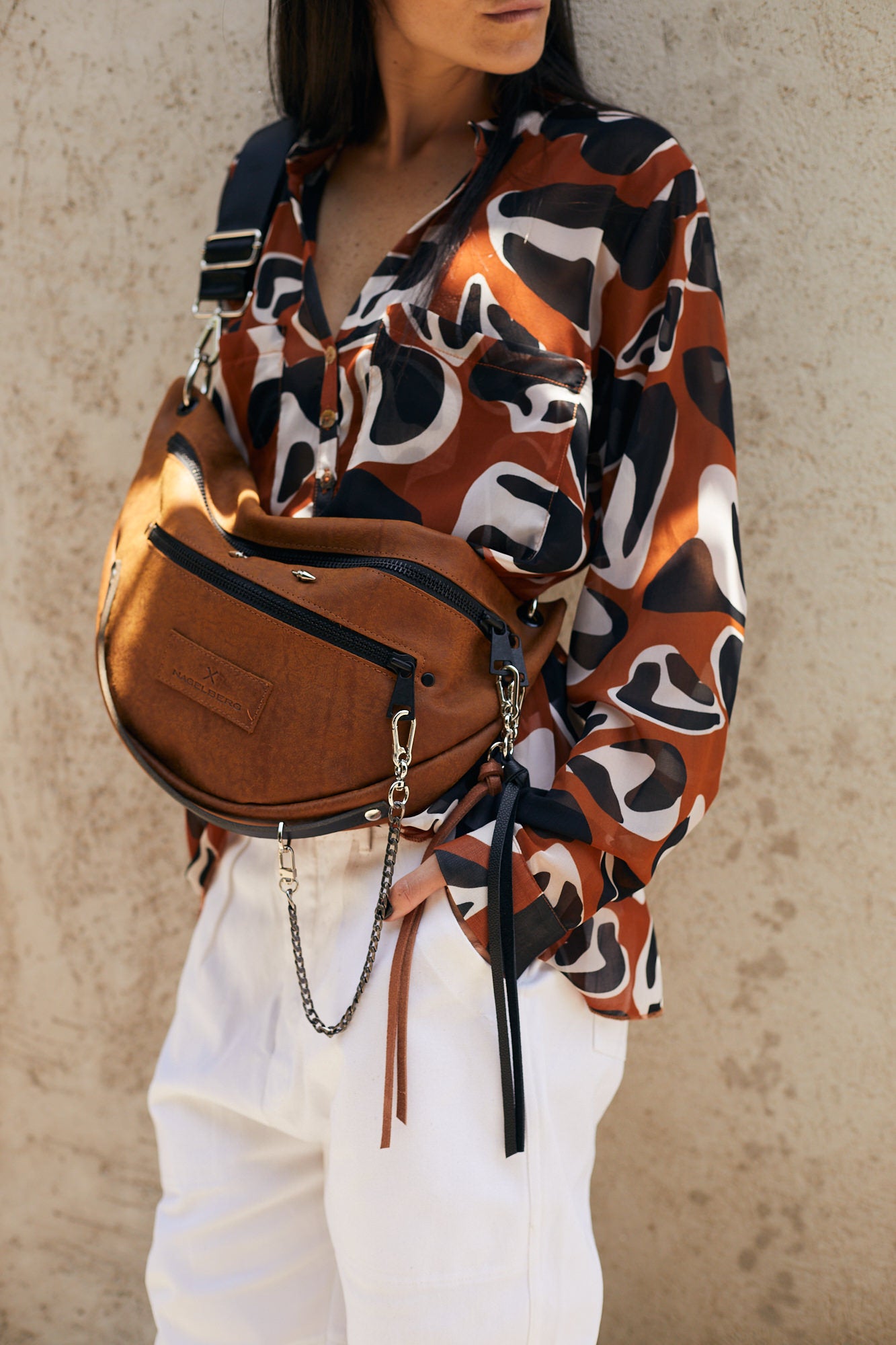 רותי | תיק צד פאוץ' מעור | חום כאמל