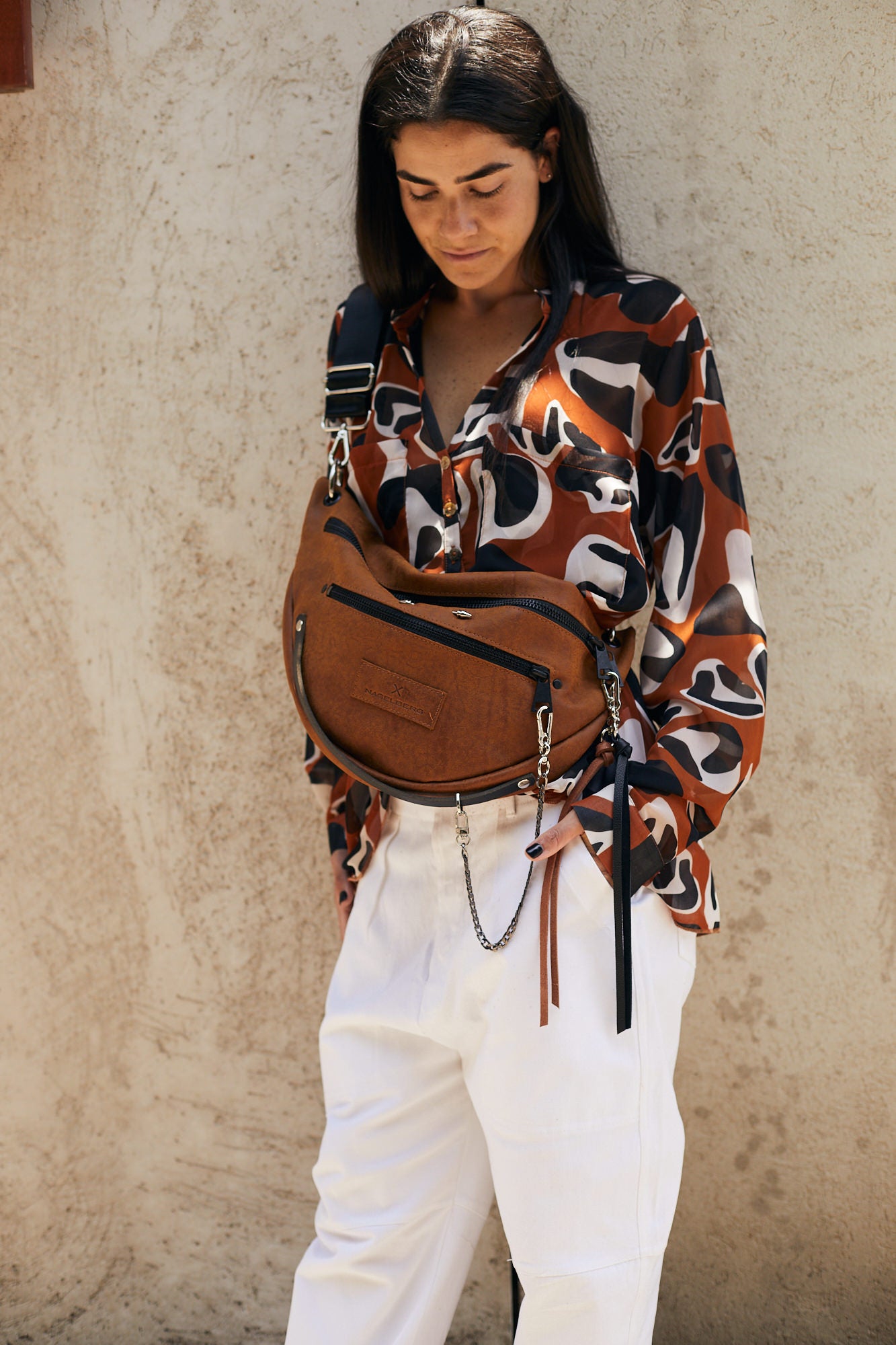 רותי | תיק צד פאוץ' מעור | חום כאמל