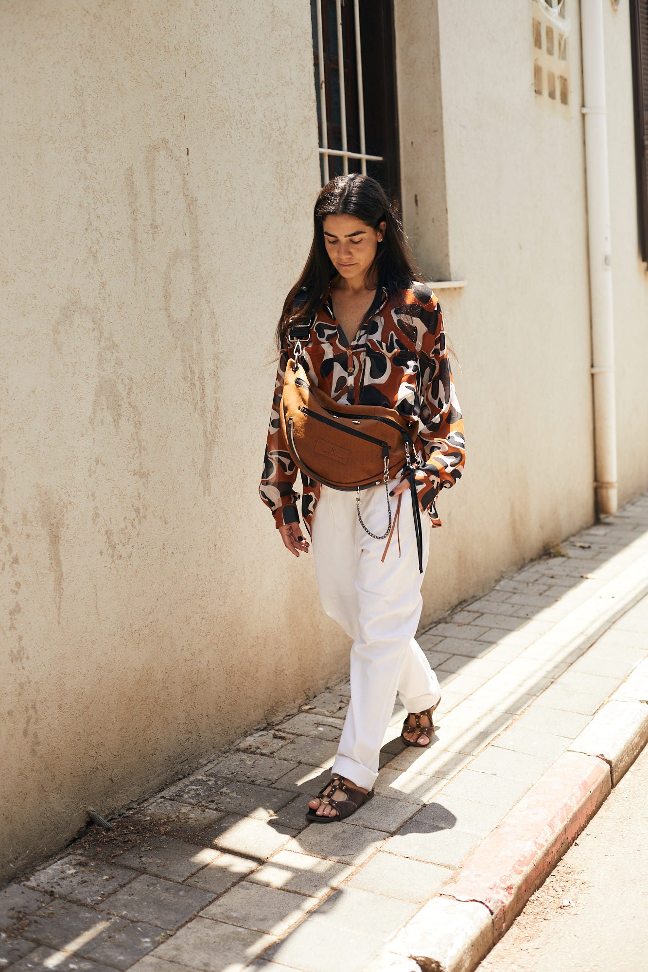 רותי | תיק צד פאוץ' מעור | חום כאמל