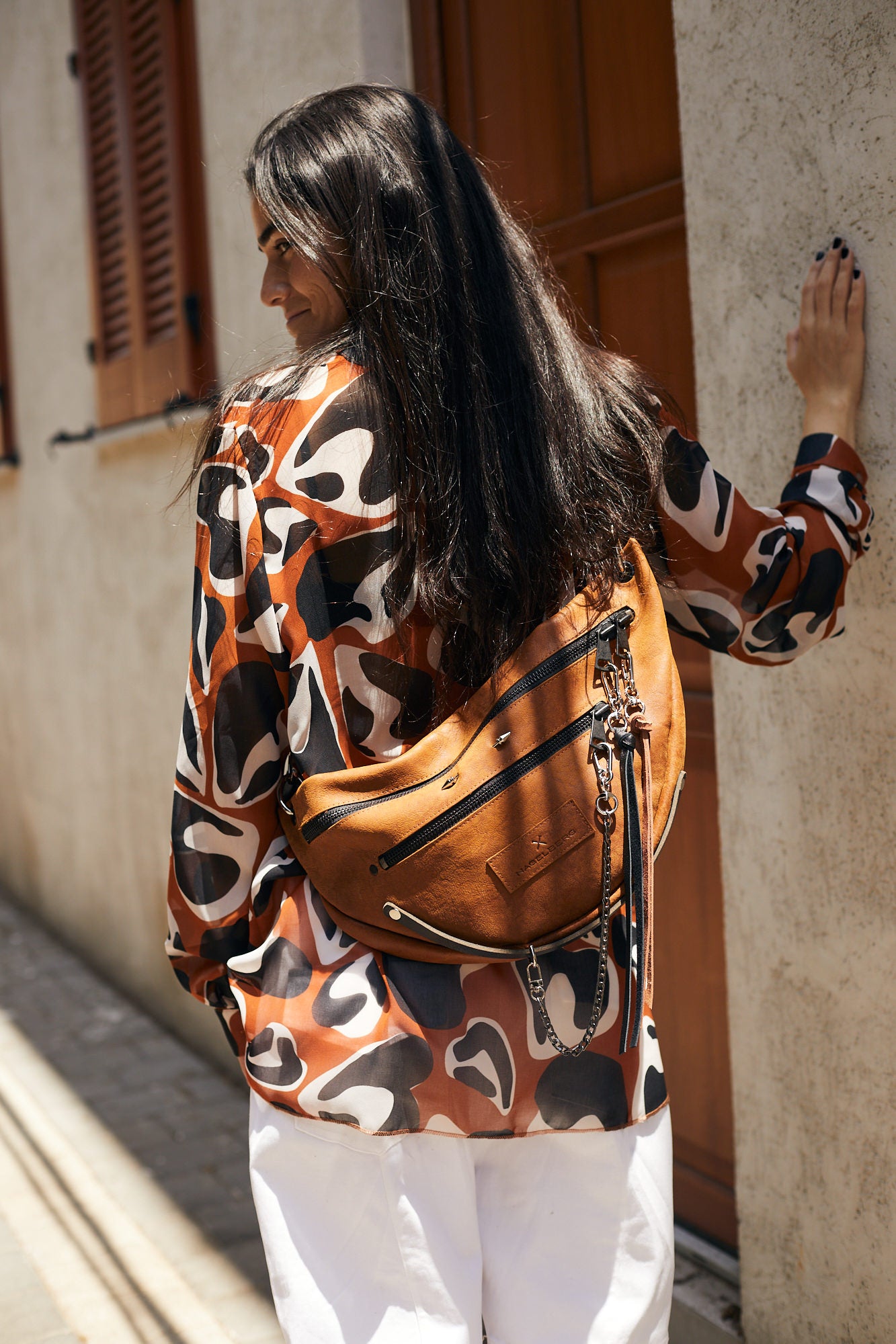 רותי | תיק צד פאוץ' מעור | חום כאמל