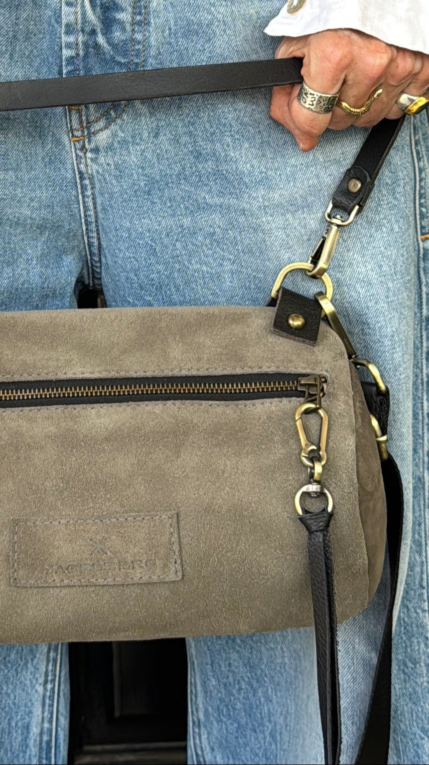 אביבה סמול | תיק צד מעור | זמש אפור