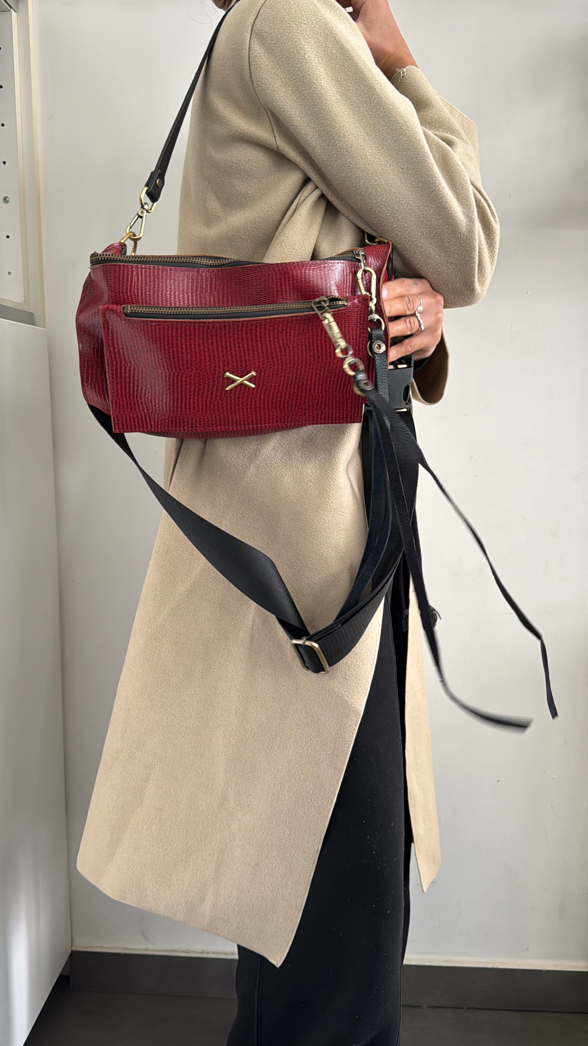 ליאו | פאוץ' תיק צד מעור | קרוקו אדום שני