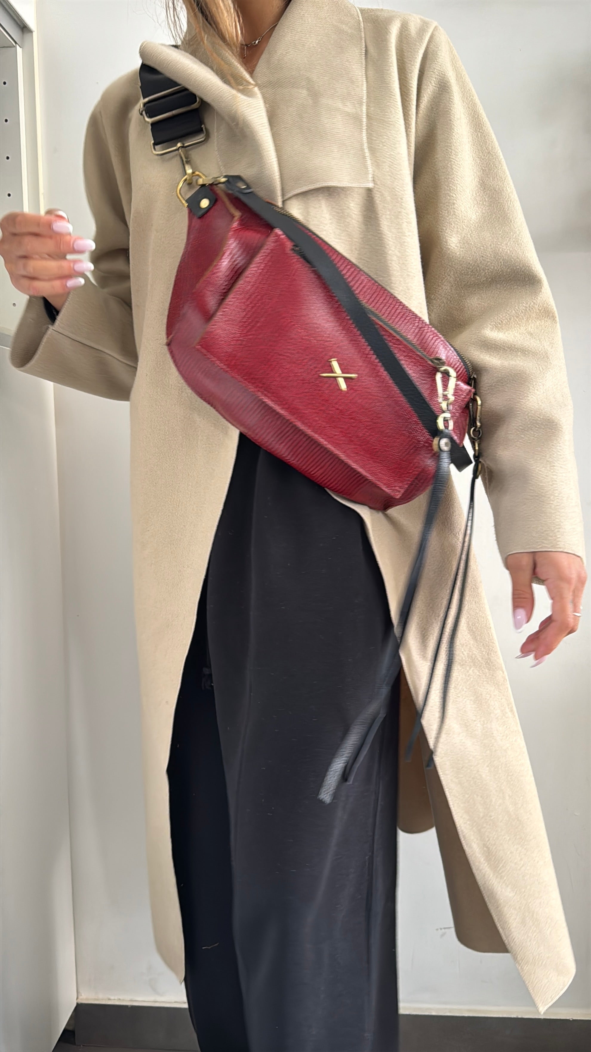 ליאו | פאוץ' תיק צד מעור | קרוקו אדום שני