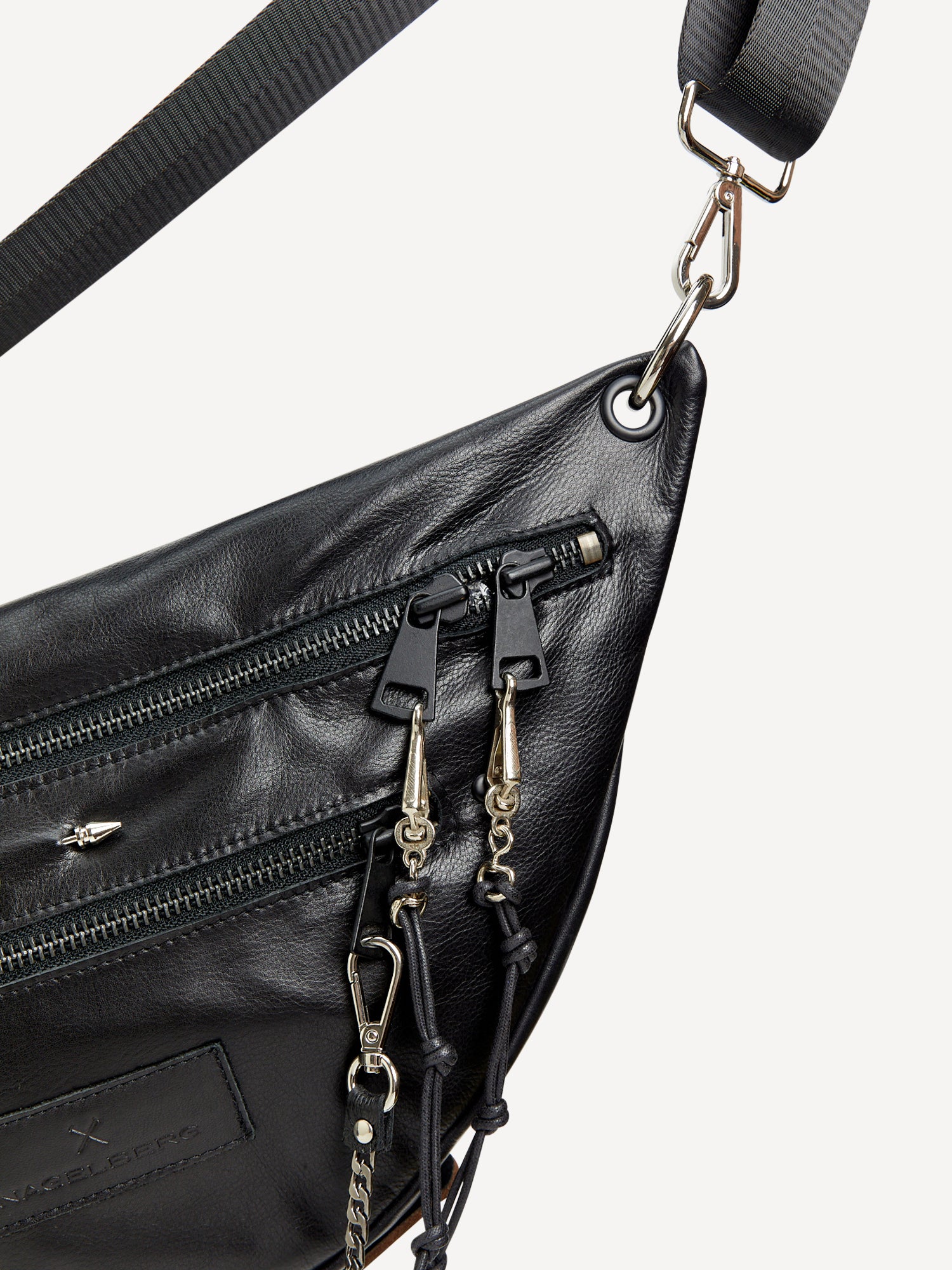 רותי | תיק צד פאוץ' מעור נאפה | שחור