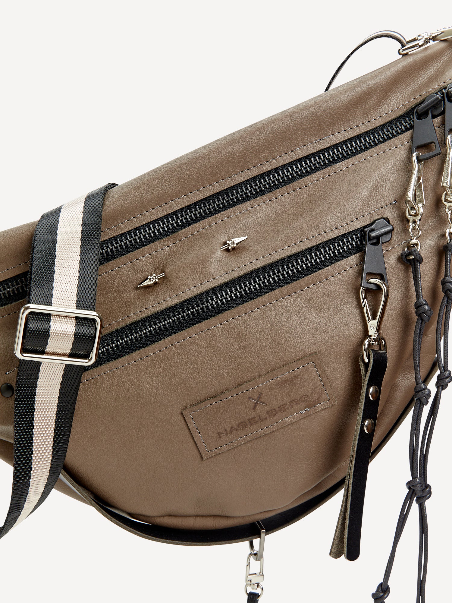 רותי | תיק צד פאוץ' מעור נאפה | טואופ