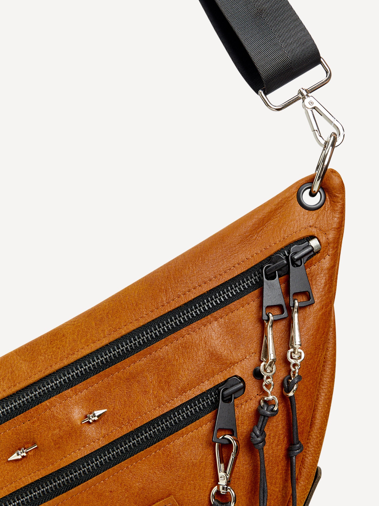 רותי | תיק צד פאוץ' מעור | חום כאמל