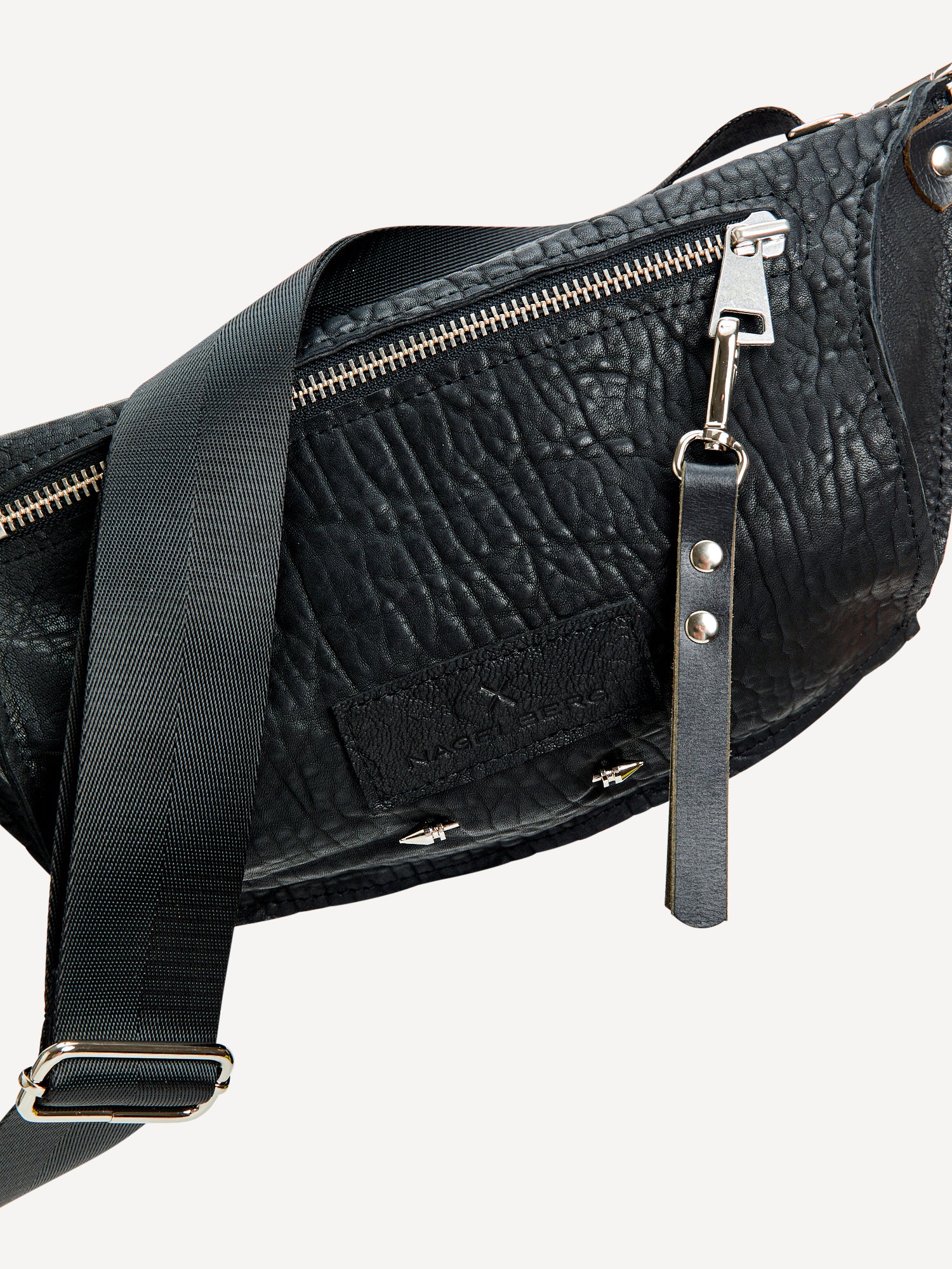 לואיז | פאוץ' תיק צד מעור | שחור