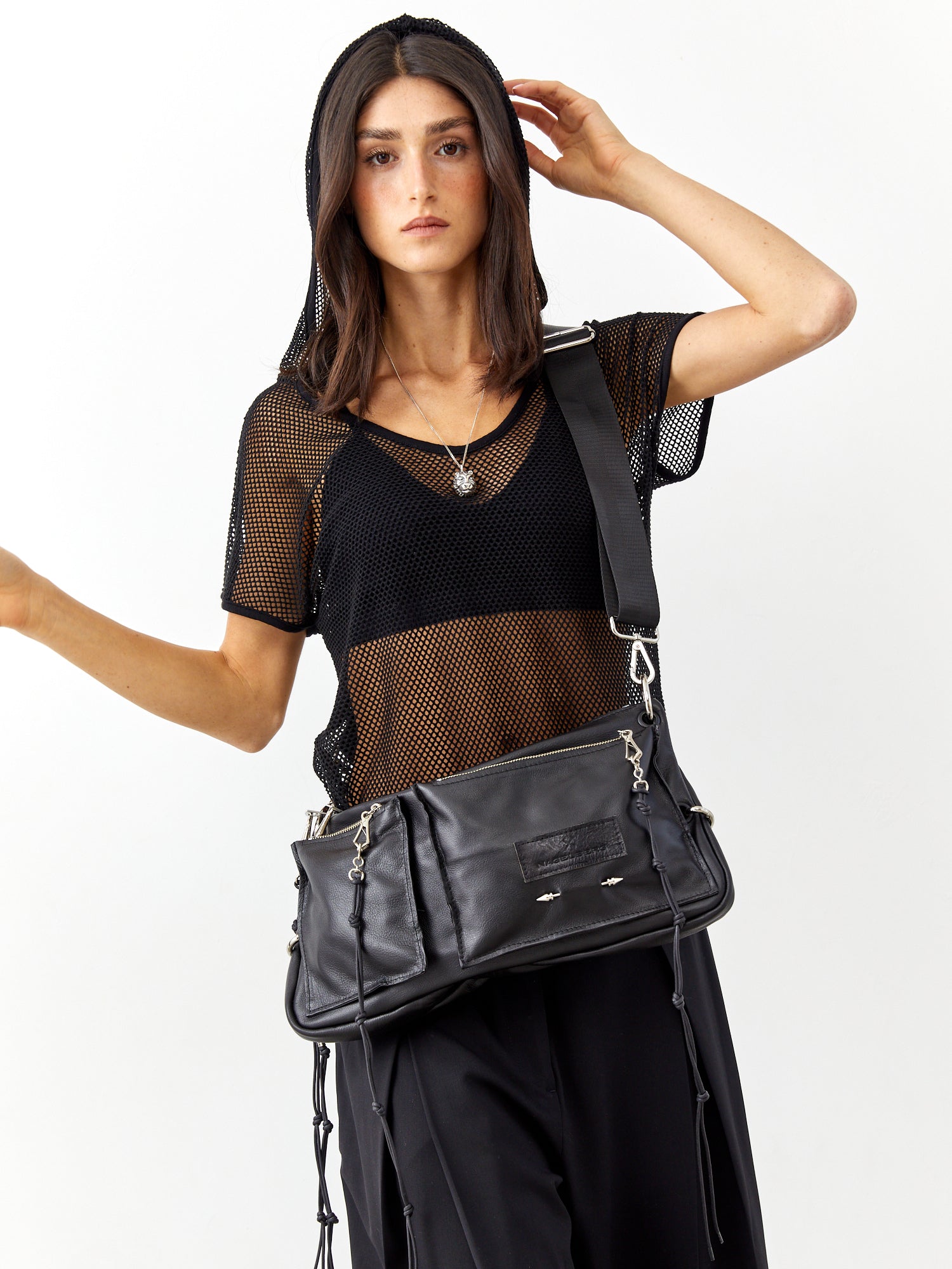 אילונה | תיק צד עם כיסים חיצוניים | נאפה שחור