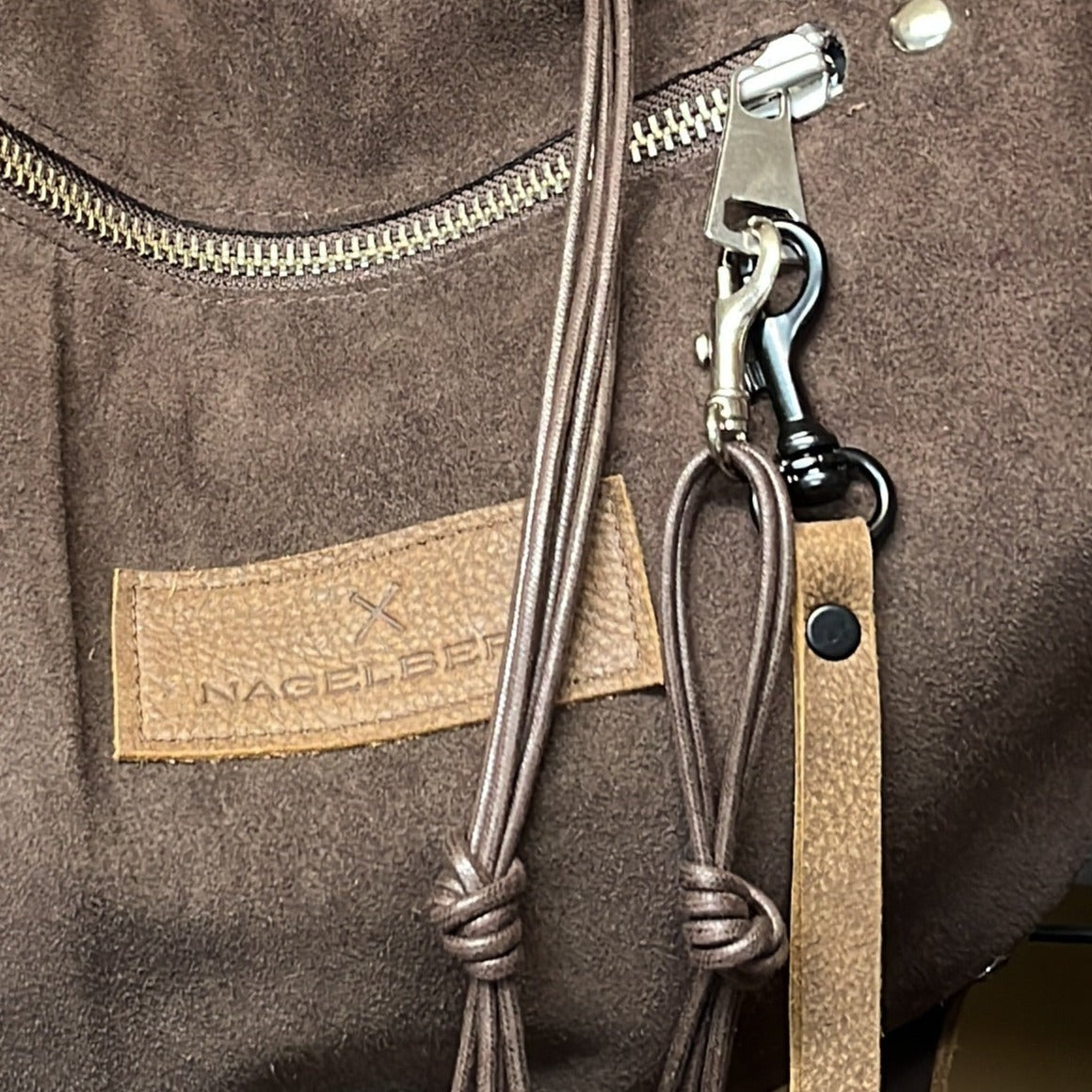 גילי | תיק גב מזמש | חום שוקולד