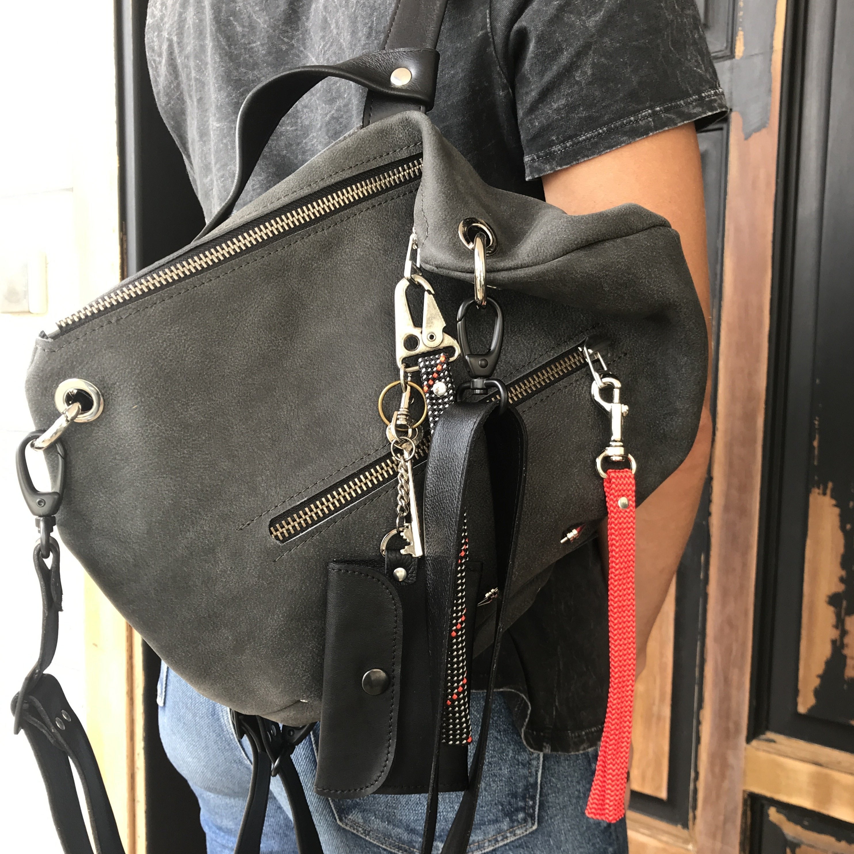 גילי | תיק גב מעור | אפור