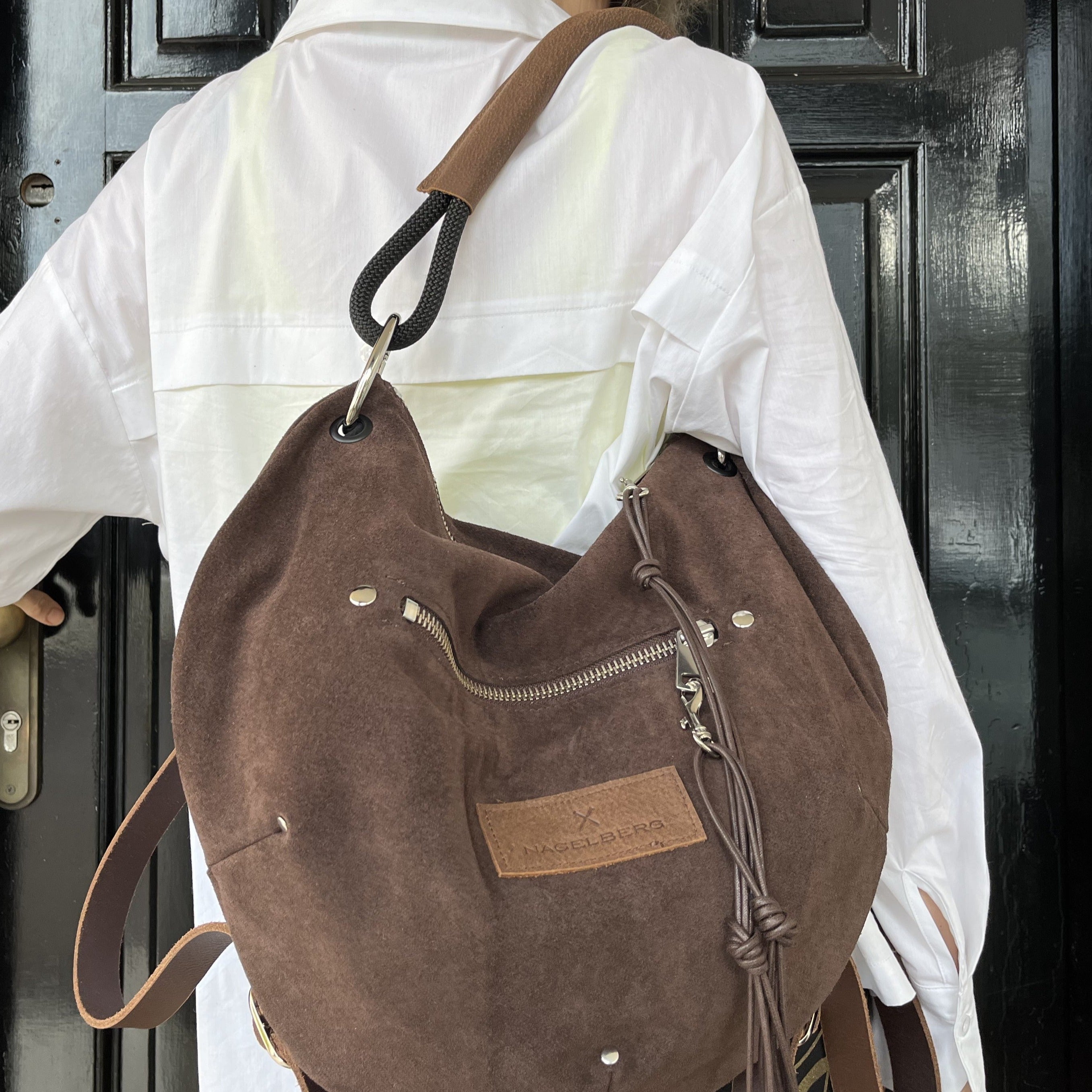 גילי | תיק גב מזמש | חום שוקולד