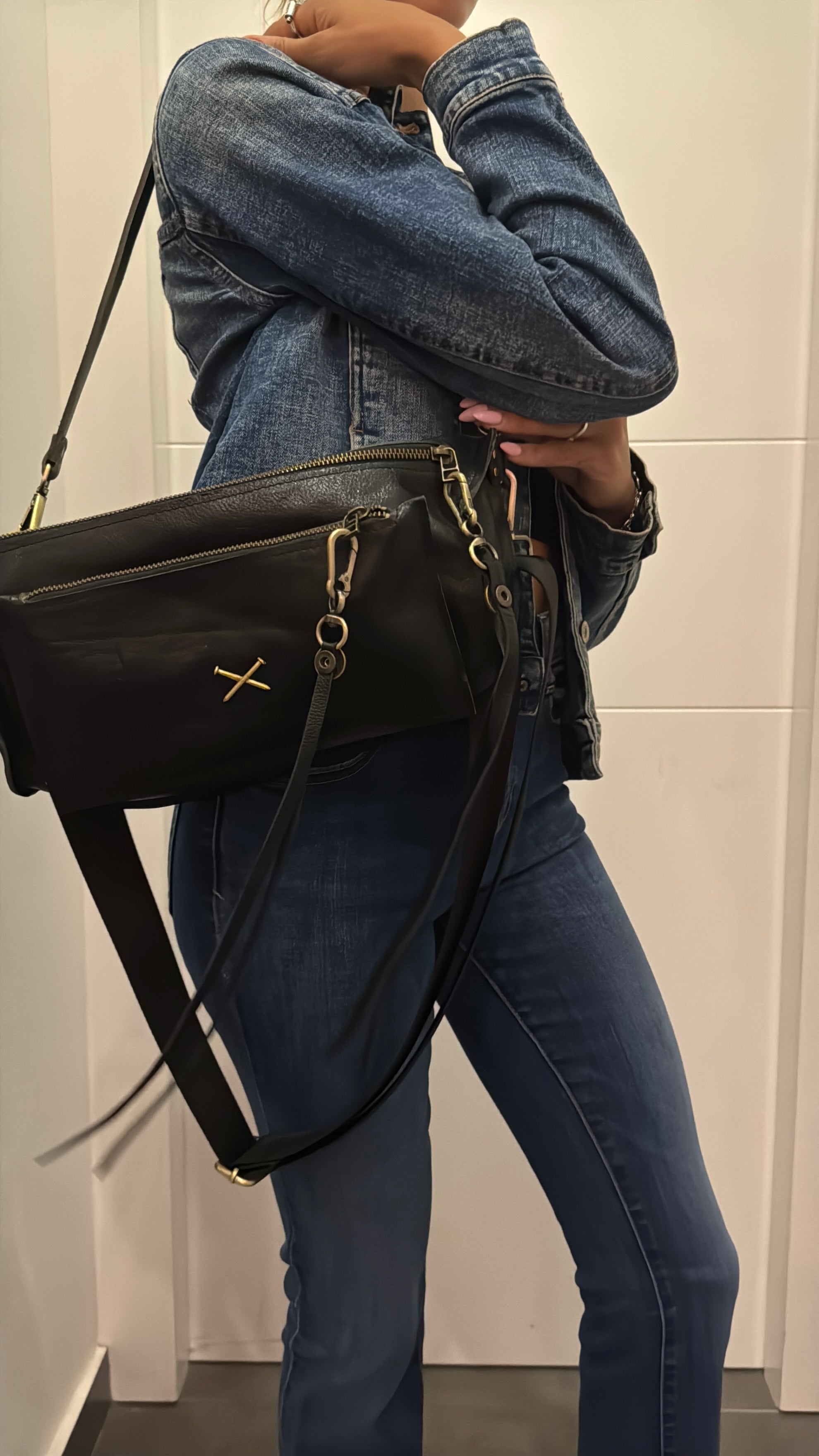 ליאו | פאוץ' תיק צד מעור | שחור