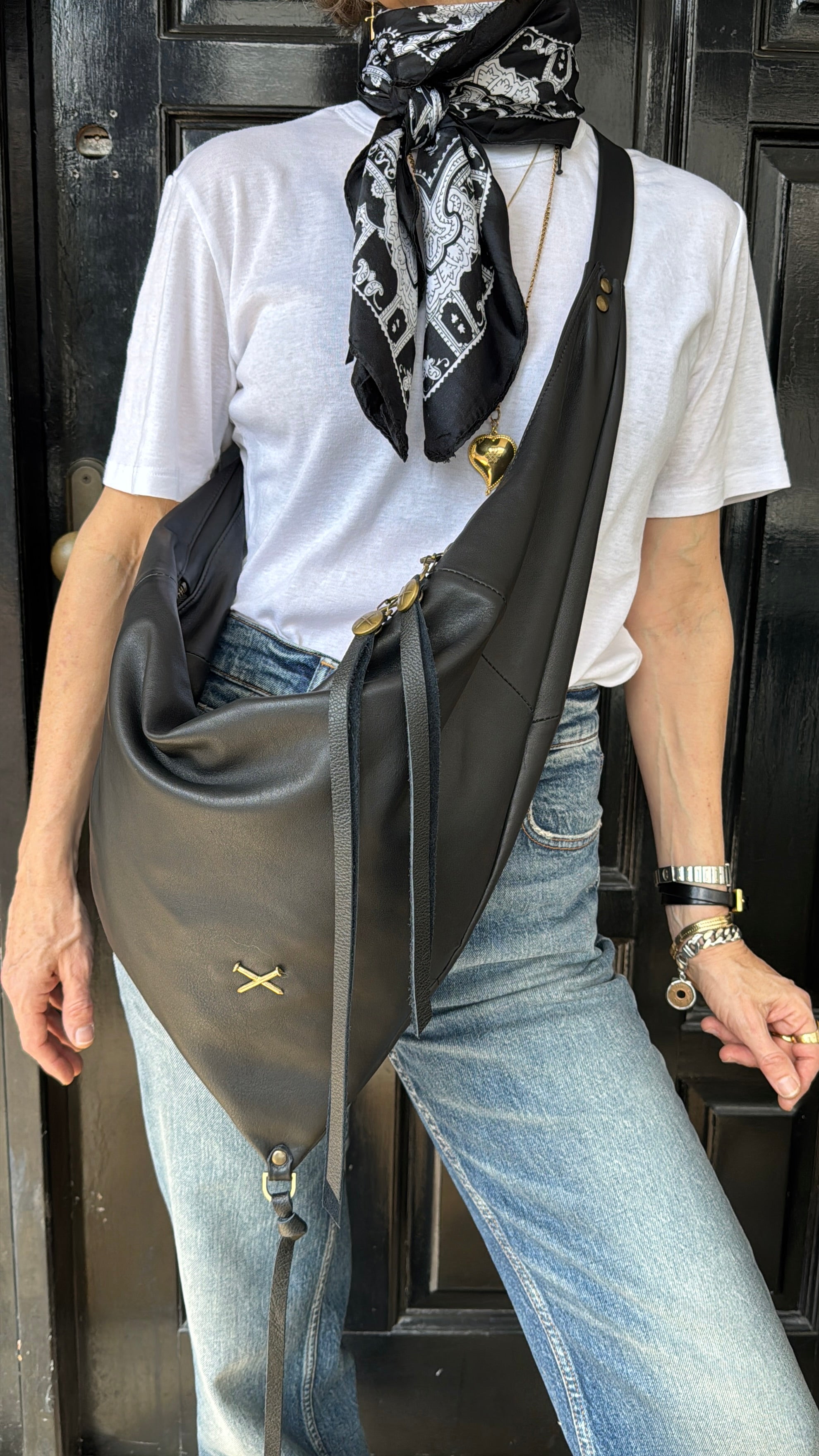 מנטה ריי לארג׳ | תיק צד פאוץ' מעור | נאפה שחור