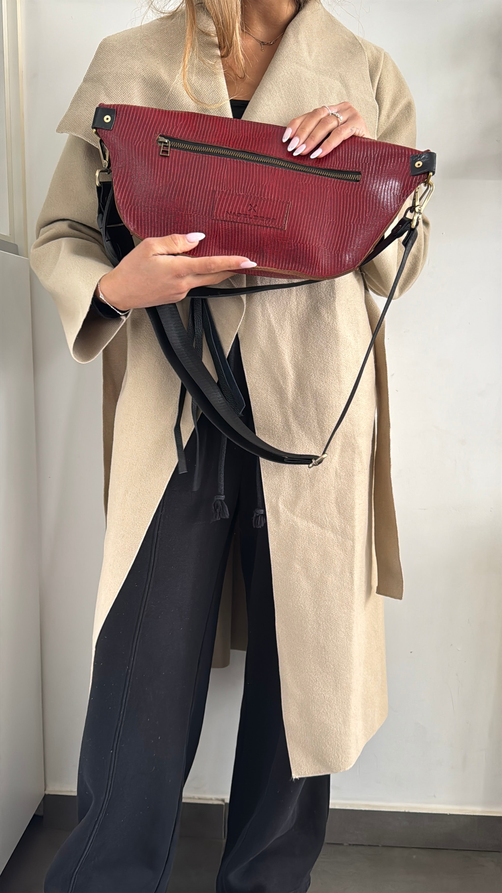 ליאו | פאוץ' תיק צד מעור | קרוקו אדום שני