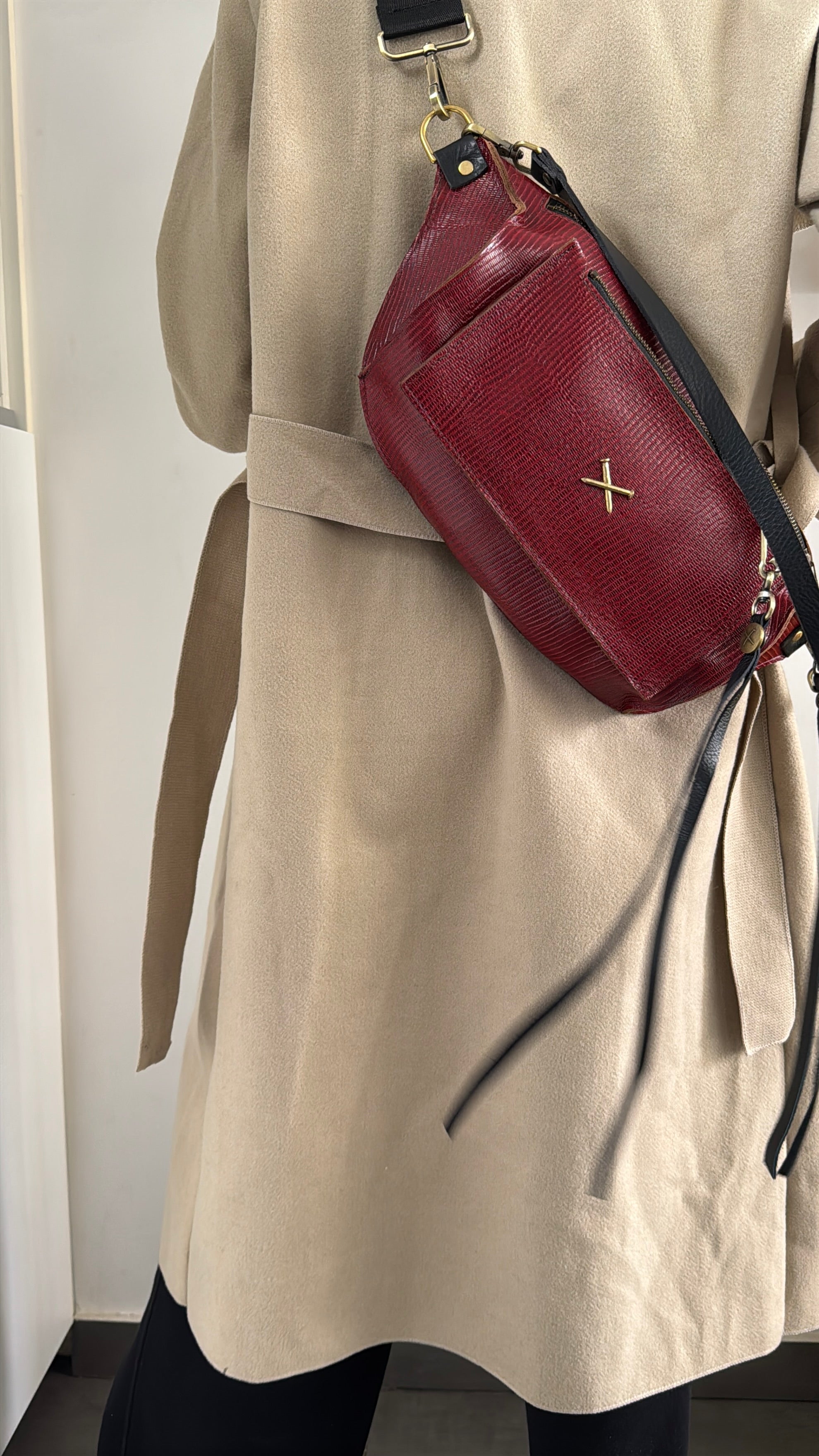 ליאו | פאוץ' תיק צד מעור | קרוקו אדום שני