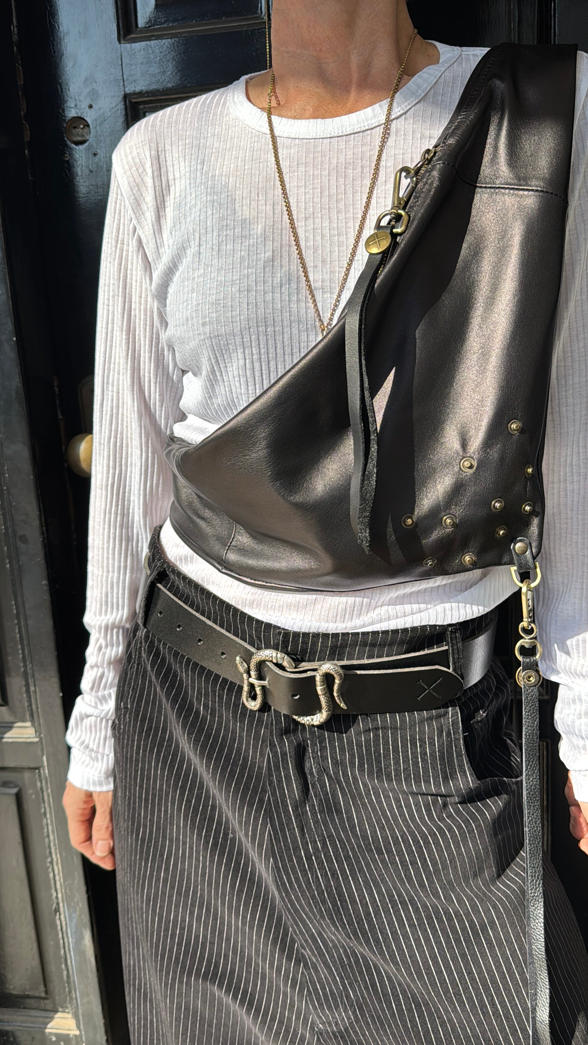 מנטה ריי | תיק צד פאוץ' מעור | נאפה שחור